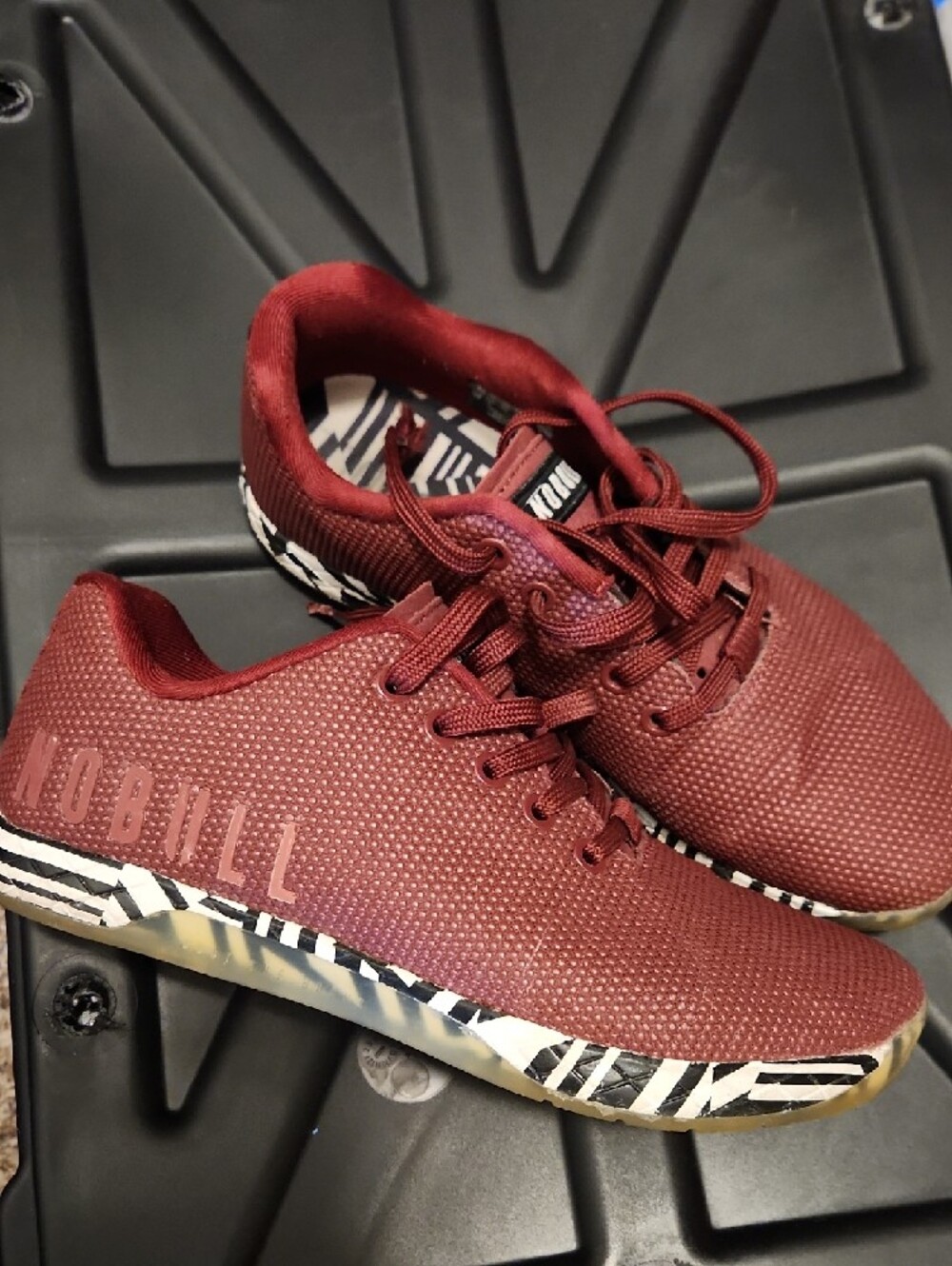 Women's Low-Top Athletic Sneakers in Burgundy - Picture 2 of 5